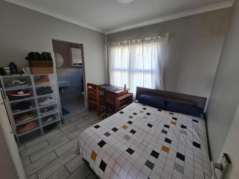 To Let 1 Bedroom Property for Rent in Loevenstein Western Cape